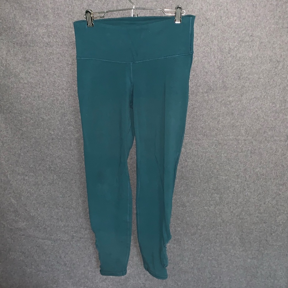 Old navy 3/4 leggings with detailing